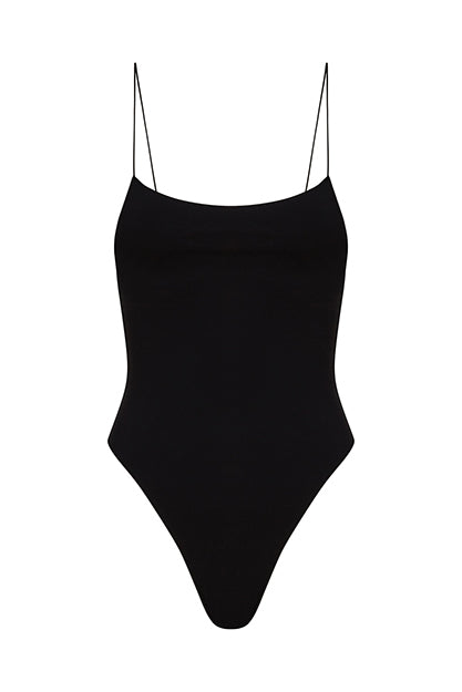 the sculpting C in black compression